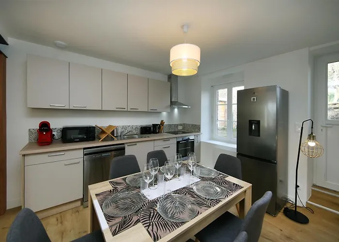 Дом отдыха The Bay - Maison Au Calme A 20min De La La Haye-Pesnel